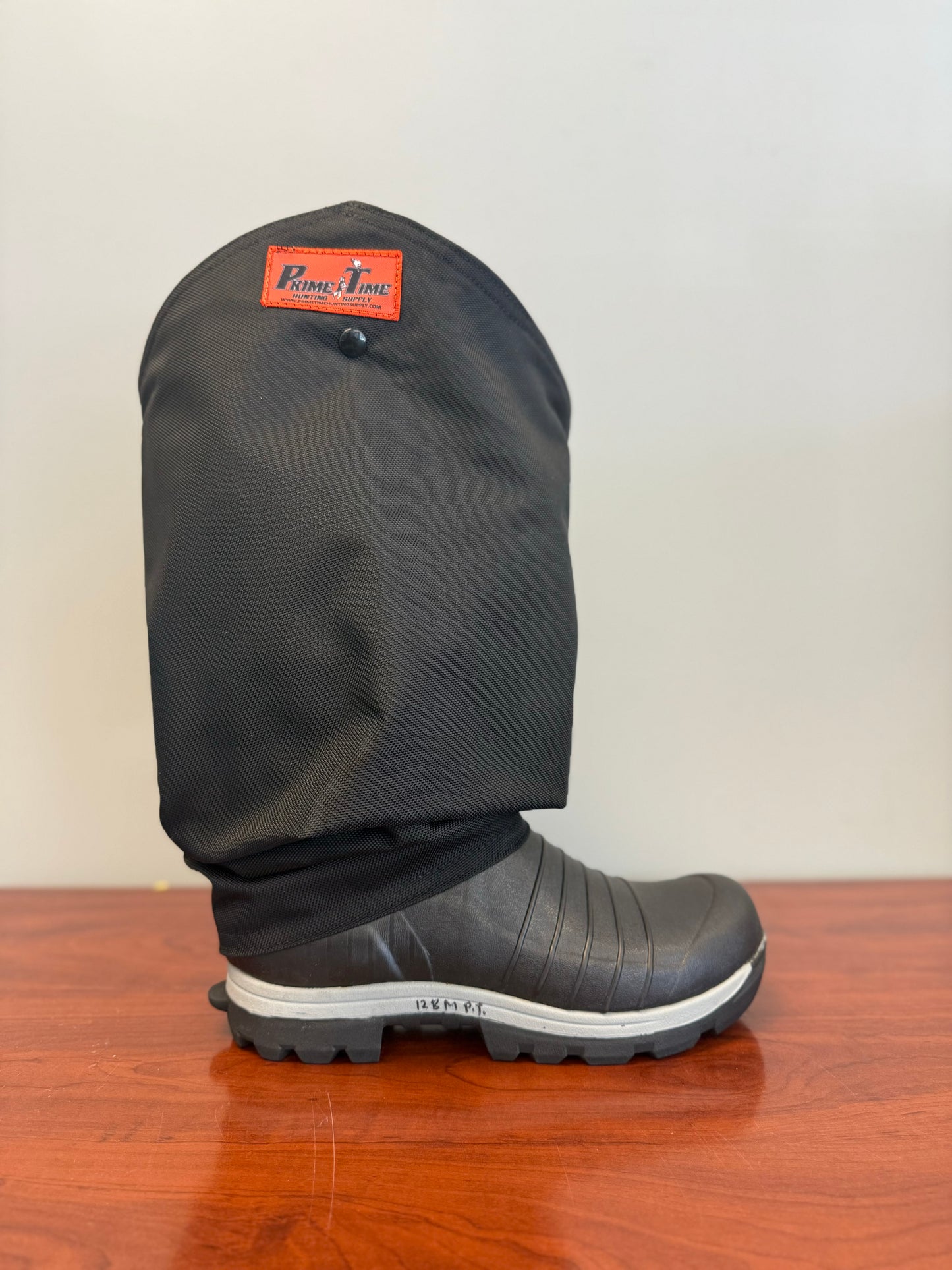 Quatro FRQ7 Non-Insulated 16" Knee with Optional Yoder Chaps